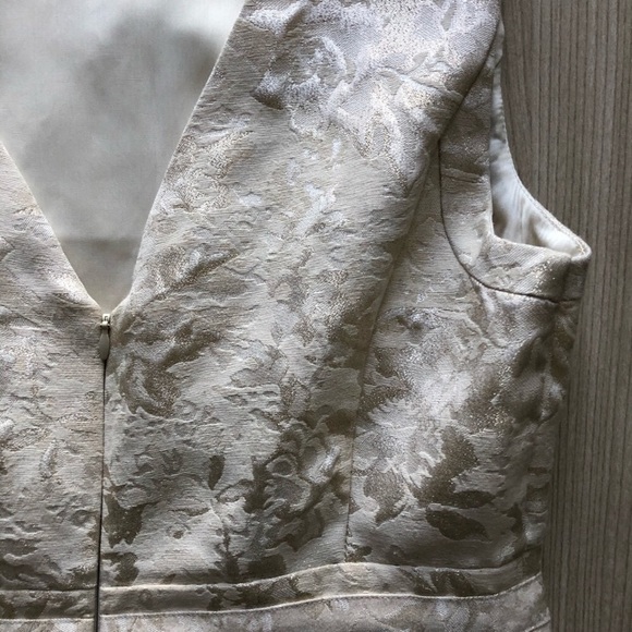 Jennifer Lopez White Floral Design Dress - Picture 10 of 12